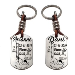 Llavero natalicio doble cara, niño y niña, modelo ADVENTURE, rellena los campos con los datos.