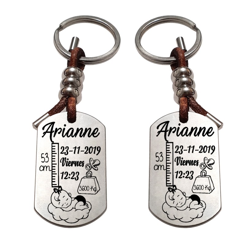 Llavero natalicio doble cara, niña y niña, modelo ADVENTURE, rellena los campos con los datos.