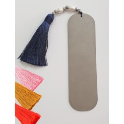 Marca páginas D'PERLAS, cuero nacional trenzado, acero inoxidable y cristal checo.