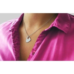 Collar de acero inoxidable, modelo AMORE, elegante con una cadena fina.