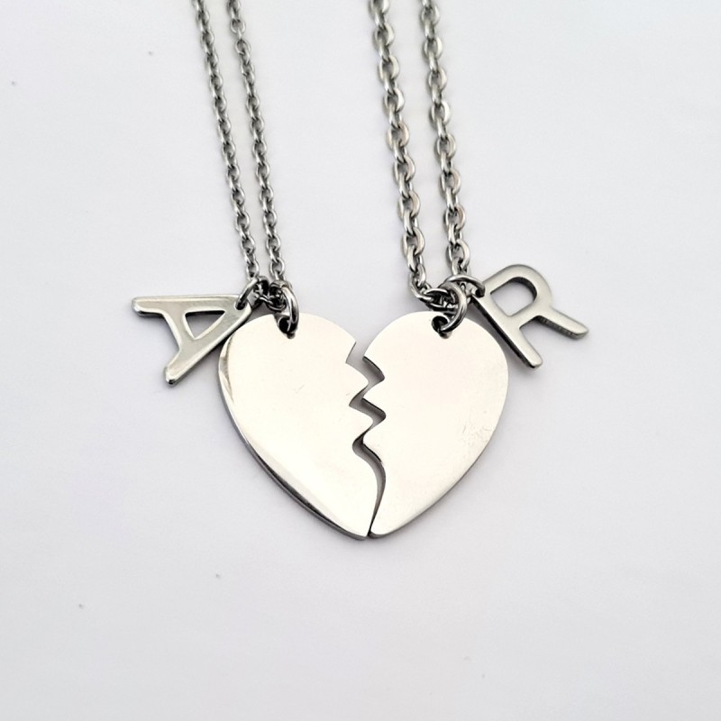 Collar de acero inoxidable, modelo AMORE, elegante con una cadena fina.