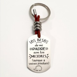 Llavero ADVENTURE, con frase (Los besos de mi padre son los mejores aunque a veces pinchen).