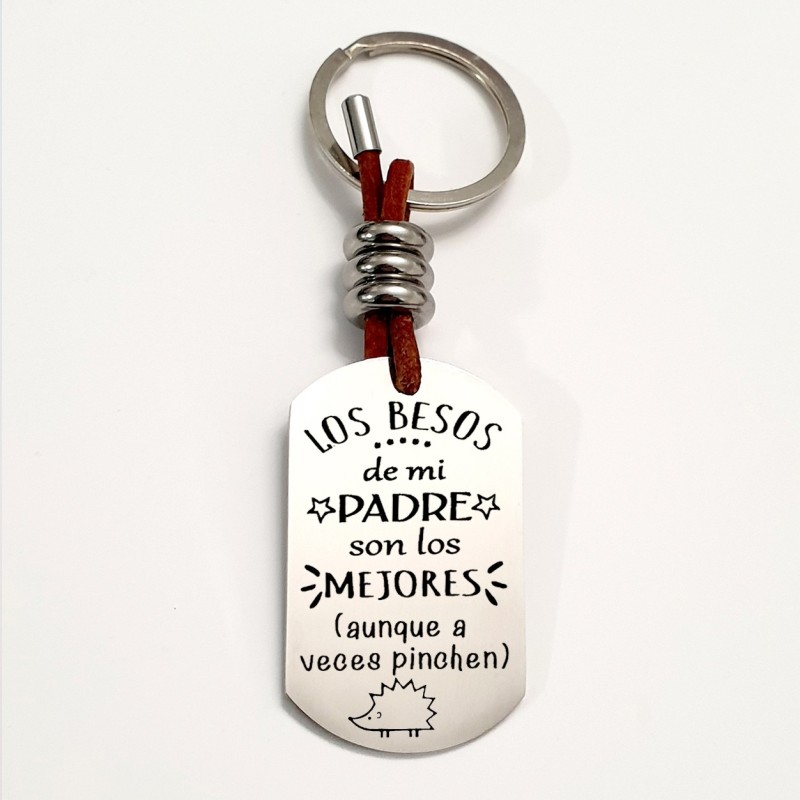 Llavero ADVENTURE, con frase (Los besos de mi padre son los mejores aunque a veces pinchen).