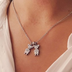 Collar con muñecos y nombres personalizados | D.Corazón