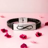 Pulsera de cuero personalizada con los nombres insertados en un infinito | Dcorazón