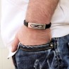 Pulsera de cuero personalizada con los nombres insertados en un infinito | Dcorazón
