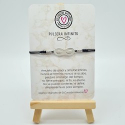 Pulsera modelo INFINITO, con finales de acero, cordón de nylon.