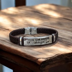 Pulsera de cuero personalizada con los nombres insertados en un infinito | Dcorazón