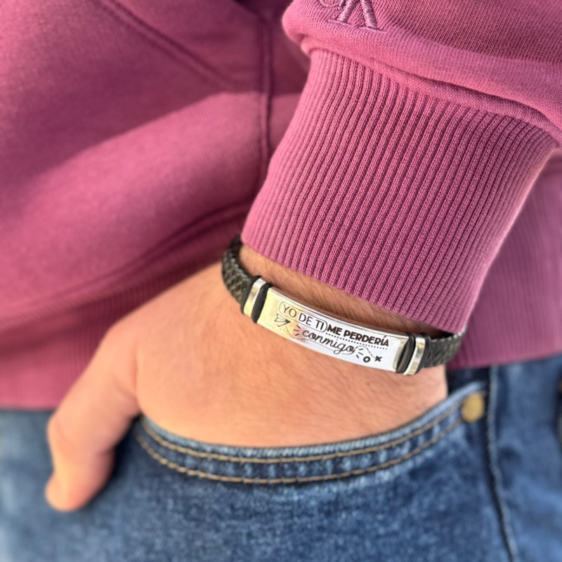 Pulsera de cuero personalizada con los nombres insertados en un infinito | Dcorazón