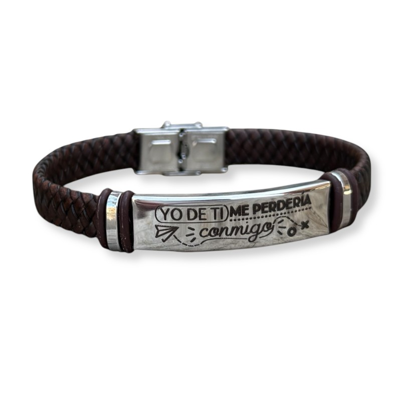 Pulsera de cuero personalizada con los nombres insertados en un infinito | Dcorazón