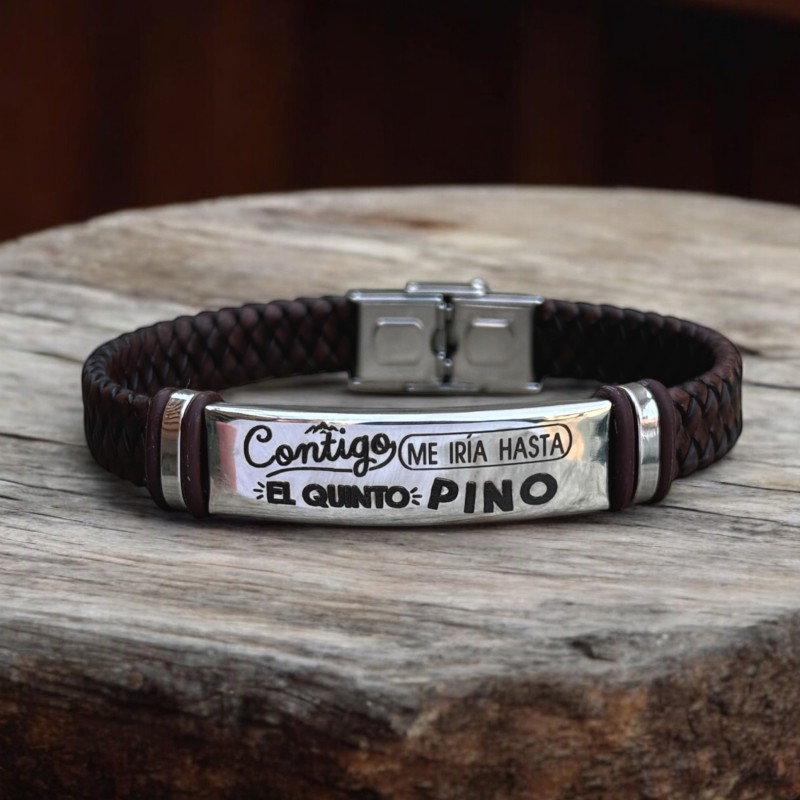 Pulsera de cuero personalizada con los nombres insertados en un infinito | Dcorazón