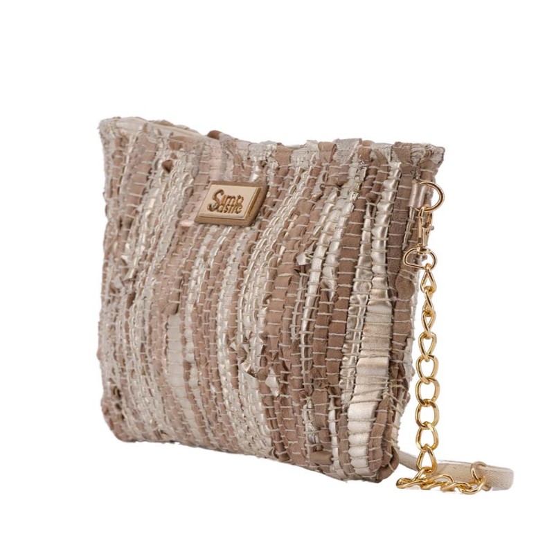 Bolso Clutch trenzado Simó Sastre, modelo Briana, colección yute 2025.