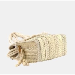 Bolso cartera trenzado Simó Sastre, modelo Nicole, colección yute 2025.