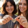 Collar corazón partido, para San Valentín, de acero inoxidable, modelo AMORE, elegante con una cadena fina.